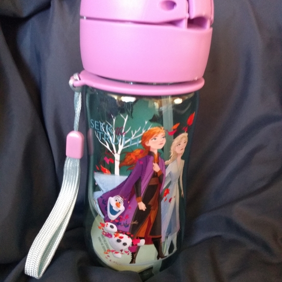Frozen 2 Flip Top Water Bottle. - Picture 2 of 3